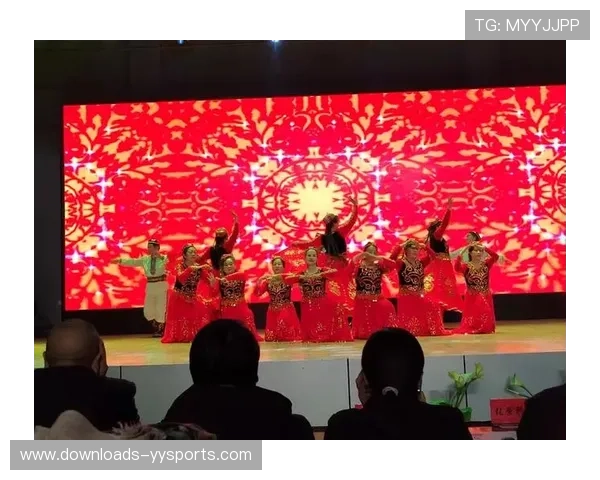 半场休息表演，当地社区舞蹈团亮相获喝彩